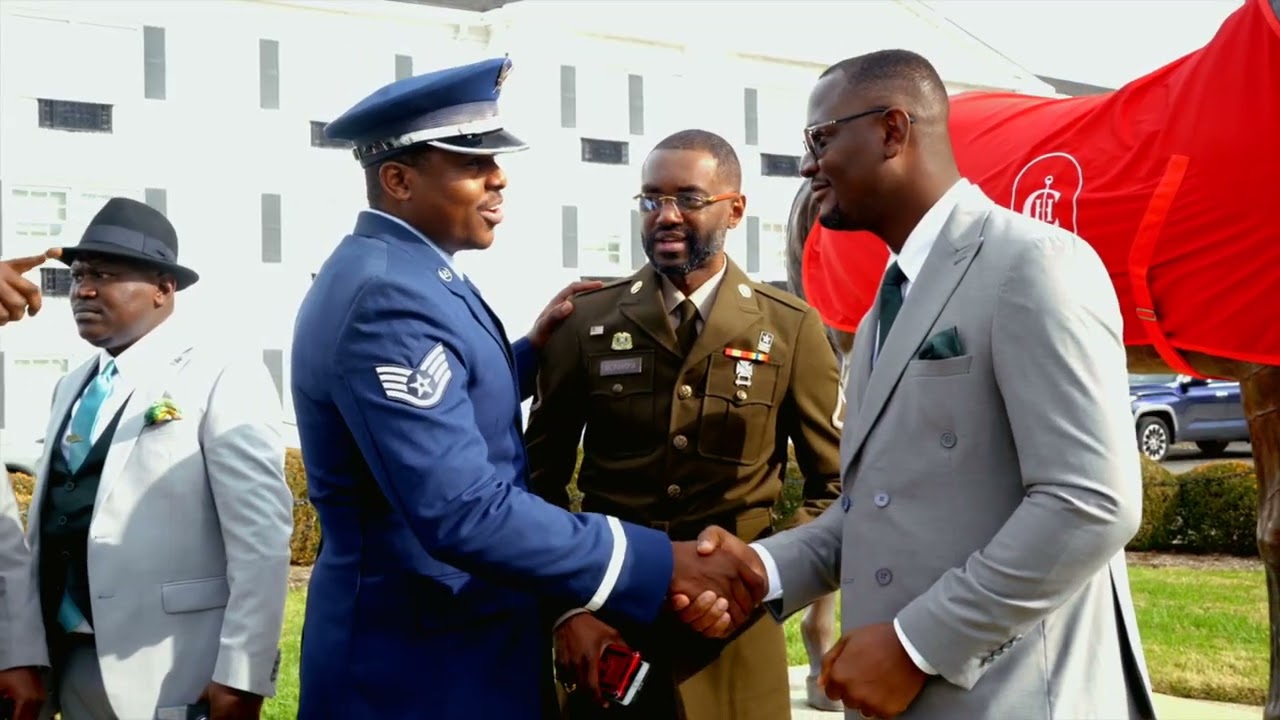 LEXINGTON : BEST MILITARY HIGHLITH WEDDING { MC LAUREN & PENIEL }