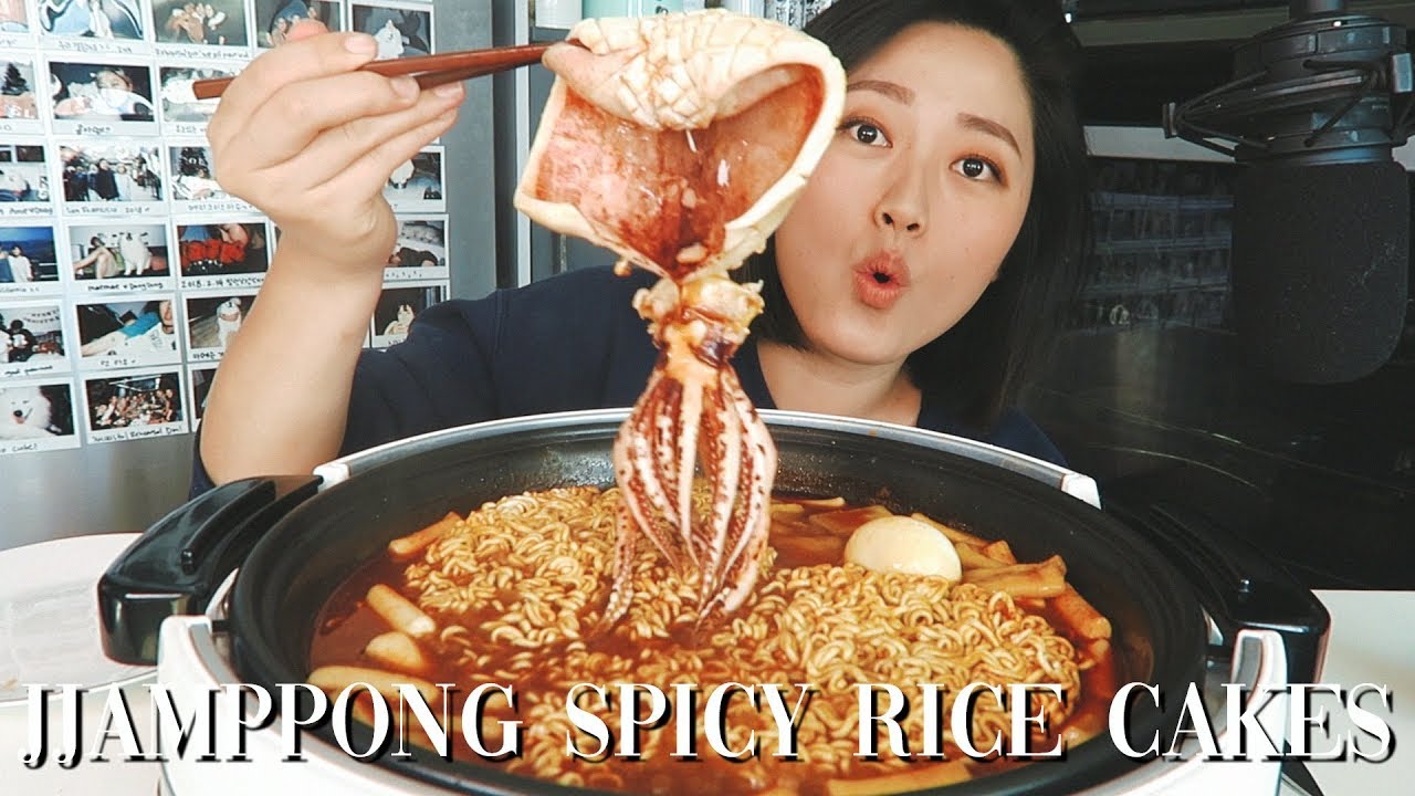 Мукбанг «🦑🦑Острая рисовая лепешка с кальмарами JJAMPPONG»