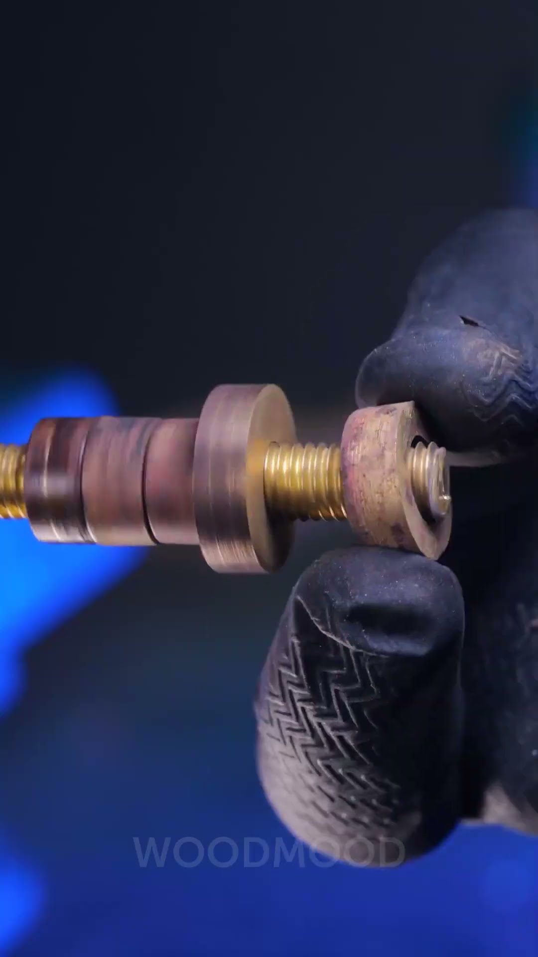Master made a realistic metal sculpture for phone case! Amazing talent! ?
