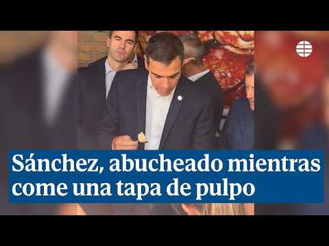 Pedro Sánchez, abucheado mientras probaba una tapa de pulpo en O Grove