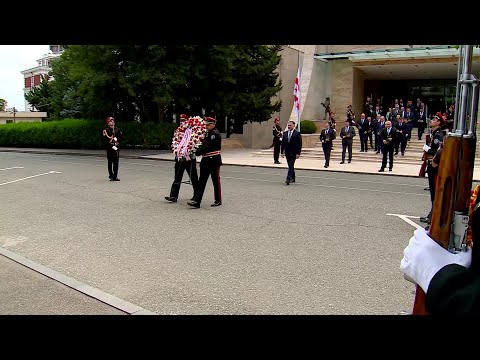 ვახტანგ გომელაურმა დაღუპული პოლიციელების მემორიალი გვირგვინით შეამკო