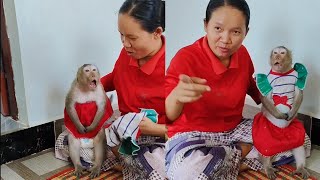 Be Comforting On Shally While Focus To Sisters