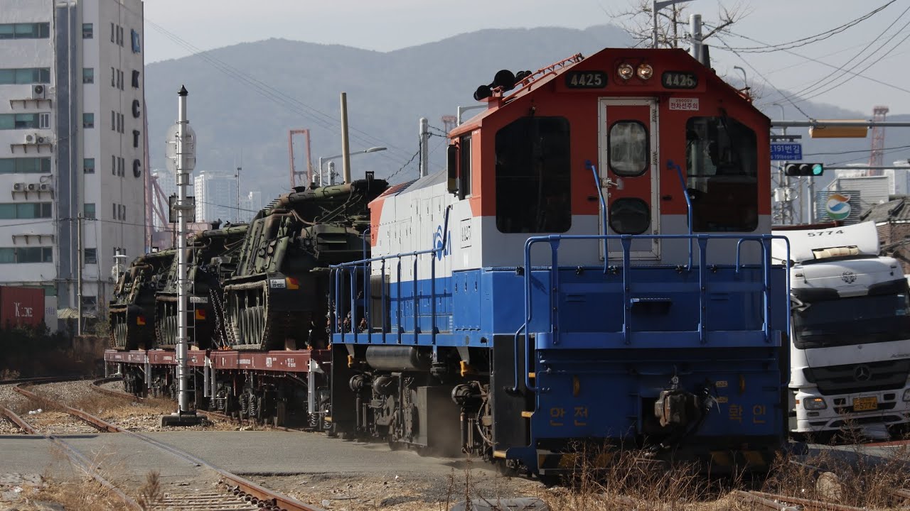 우암선 화물 XXXX 우암역 인근 통과