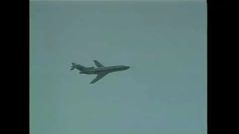 United 727 Lands at Chicagos Meigs Field, October ...