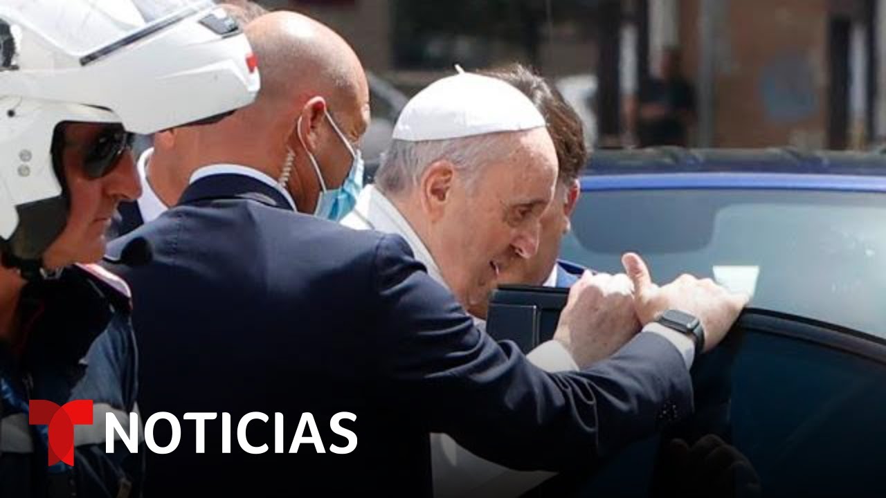 El papa Francisco deja el hospital a 10 días de su cirugía de colon | Noticias Telemundo