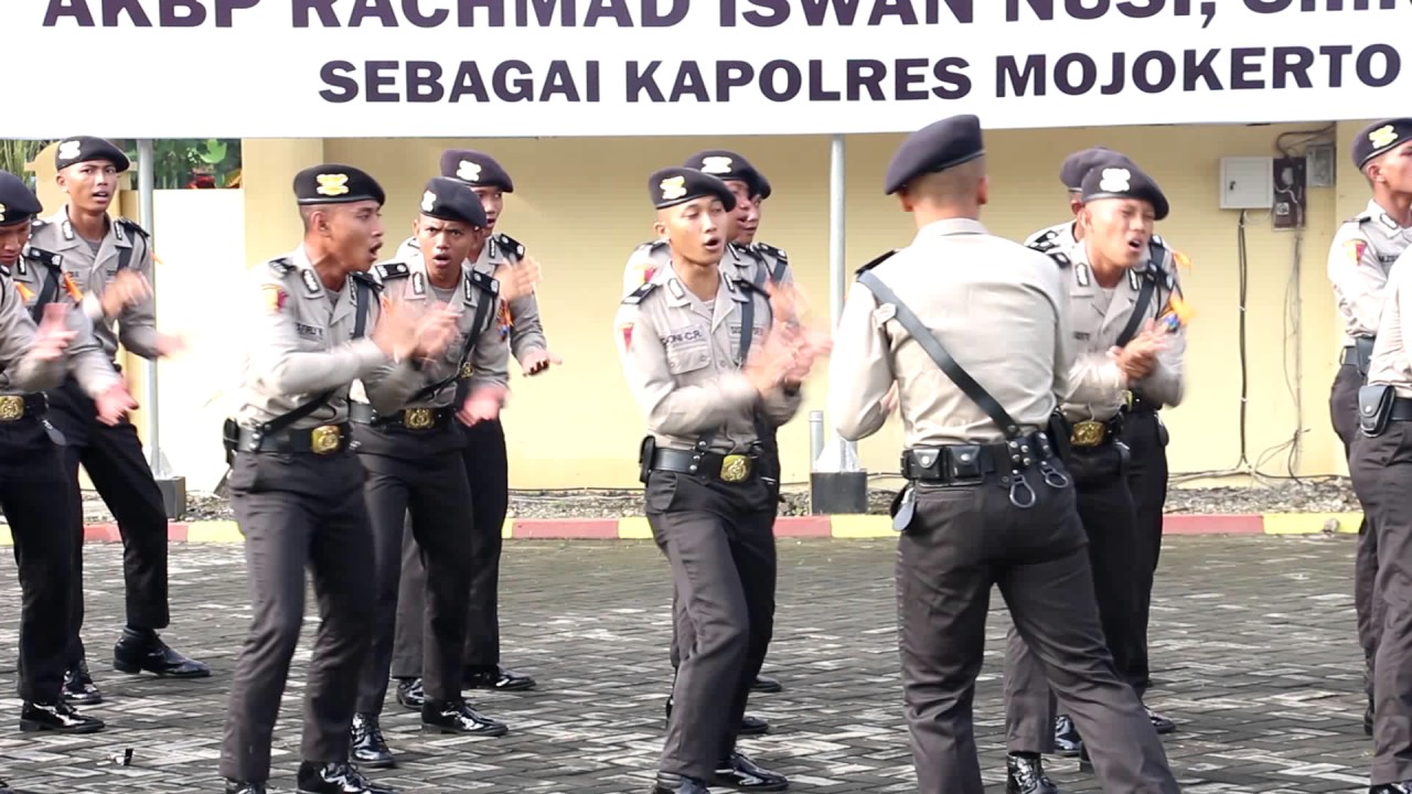 YEL YEL SISWA LATJA SPN POLDA JATIM LETT 45 DI POLRES MOJOKERO