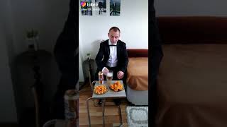 Dünyanin 🌍 Cumhurbaşbakani ⭐⭐⭐⭐⭐⭐⭐⭐ Bi̇ra İçi̇yor