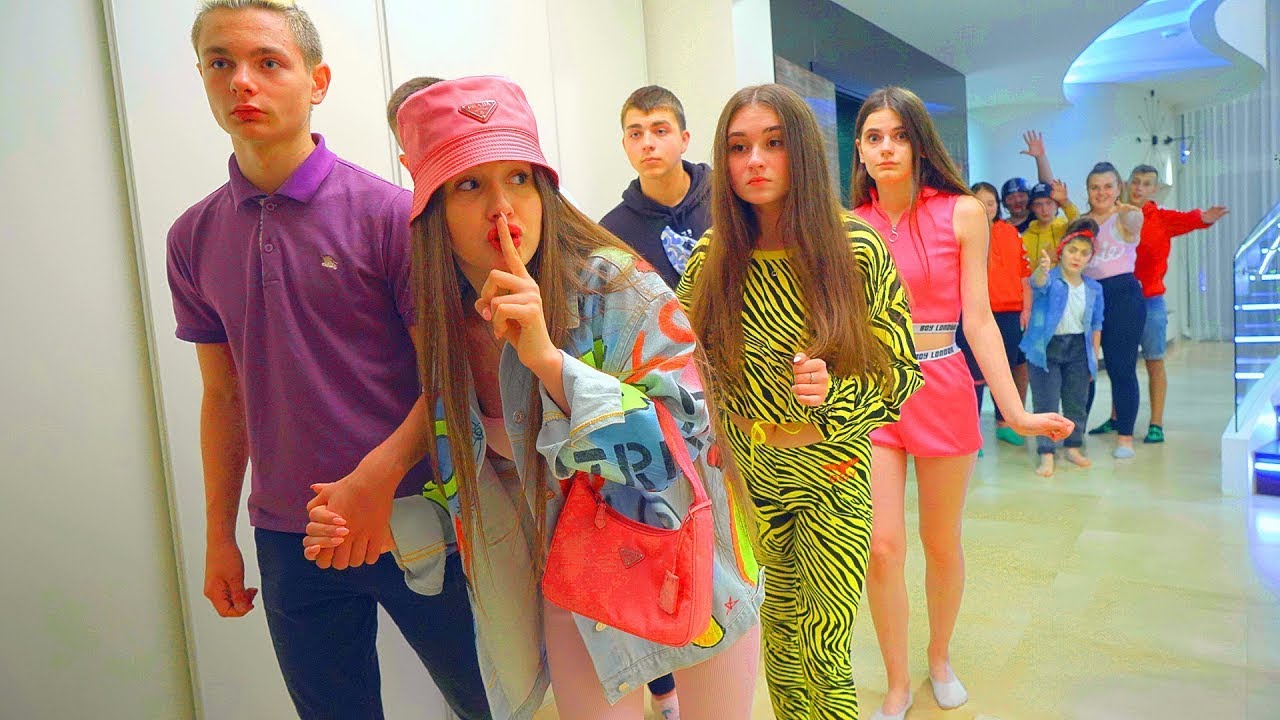 SIAMO SCAPPATI DAL CAMPO DI NOTTE! SIAMO STATI NOTATI!