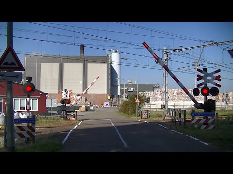 Spoorwegovergang Roermond // Dutch railroad crossing
