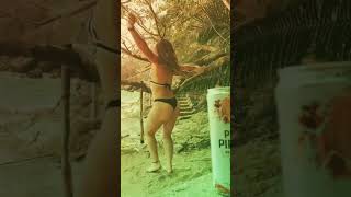 Ariadne Diaz Bailando En Bikini