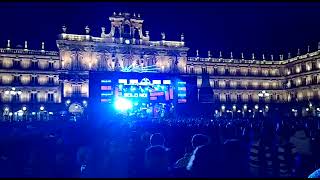 La Plaza de Salamanca se va llenando para disfrutar del concierto de la Nochevieja Universitaria