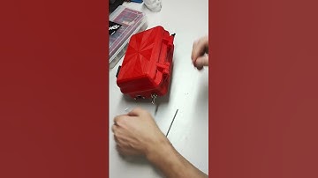 Pt.05 - Building my own Cyberdeck with Raspberry Pi and ESP8266 NodeMCU / Assembling the case