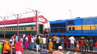 People Enjoying Coupling Of New Pabna Express Train - Bangladesh Railway