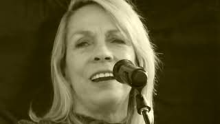 RICKIE LEE JONES AT FRENCH QUARTER FEST 2022-04-22 CHUCKIE IN LOVE
