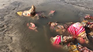 Post-visarjan scenes at Mumbai Beaches will SHOCK you! | Ganpati Visarjan 2018 screenshot 4