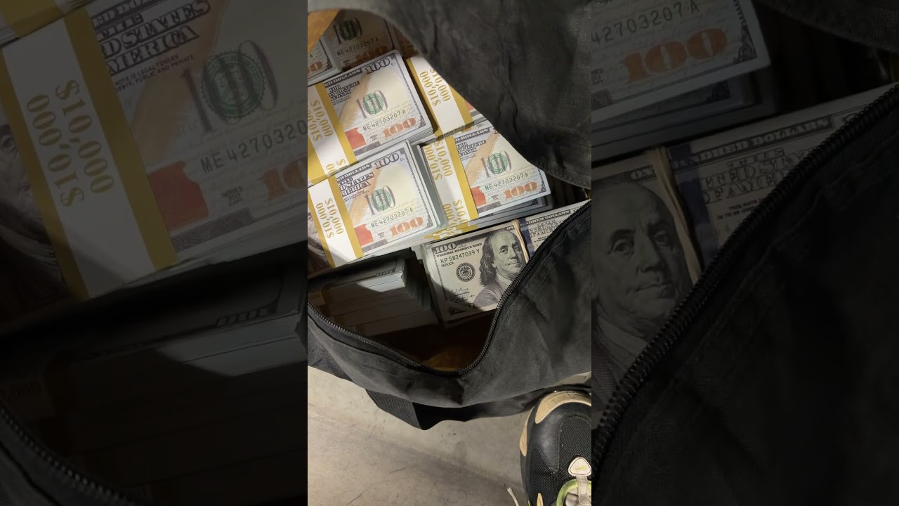 500 000 долларов наличными. Получил 