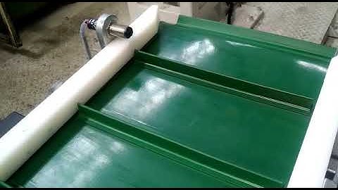 Orange Conveyor Systems - Indexing Cleated Belt Conveyor