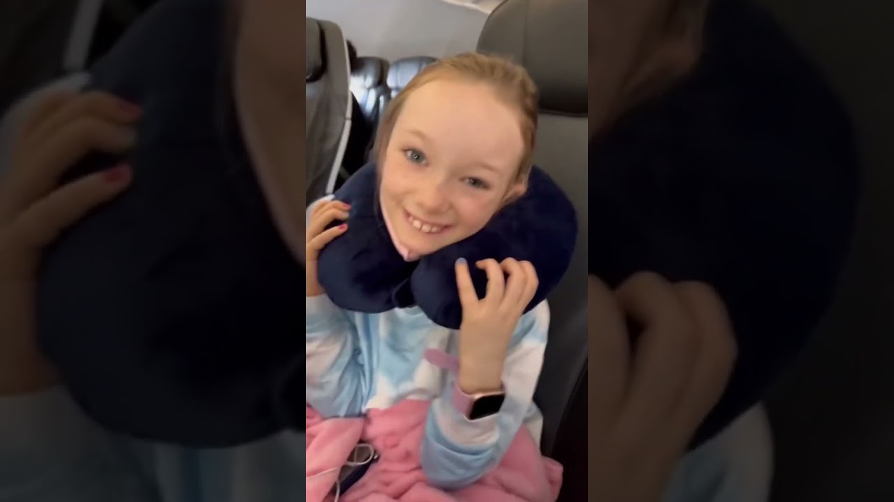 Trying the TRENDING TRAVEL PILLOW HACK so you can actually sleep on your flight!Have you tried this?