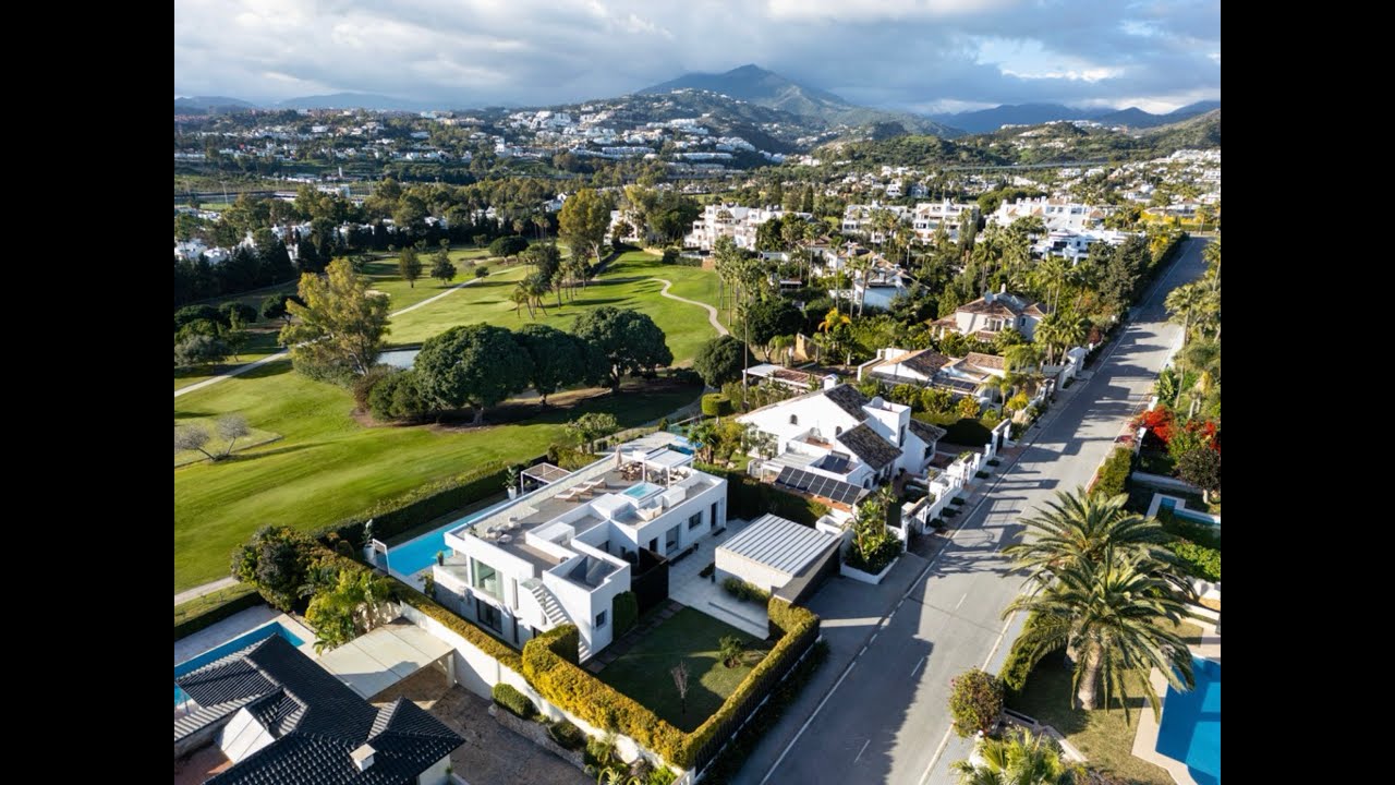 Modern villa in prime location in Nueva Andalucía 1st line golf
