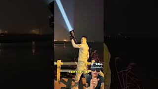 Đèn pin siêu sáng ! link mua hàng trong bình luận #viralreels #xuhuong  #trending #trendingshorts screenshot 4