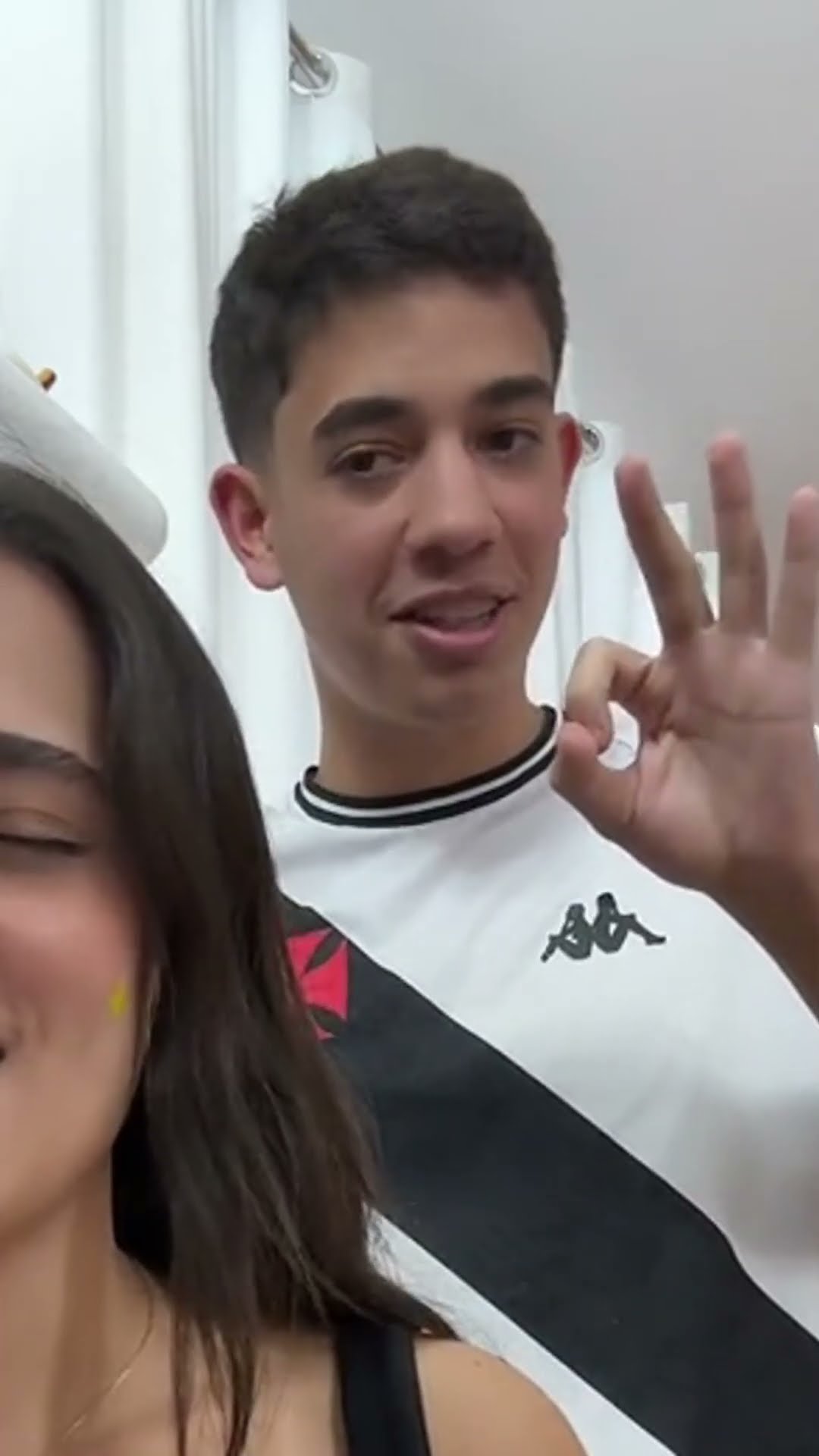 TROLLEI MEU AMIGO COM FILTRO DE OLHOS FECHADOS #shorts