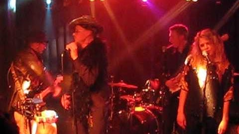 The Neon Romeoz - Temptress Live at Nalen Stockholm April 21 2012