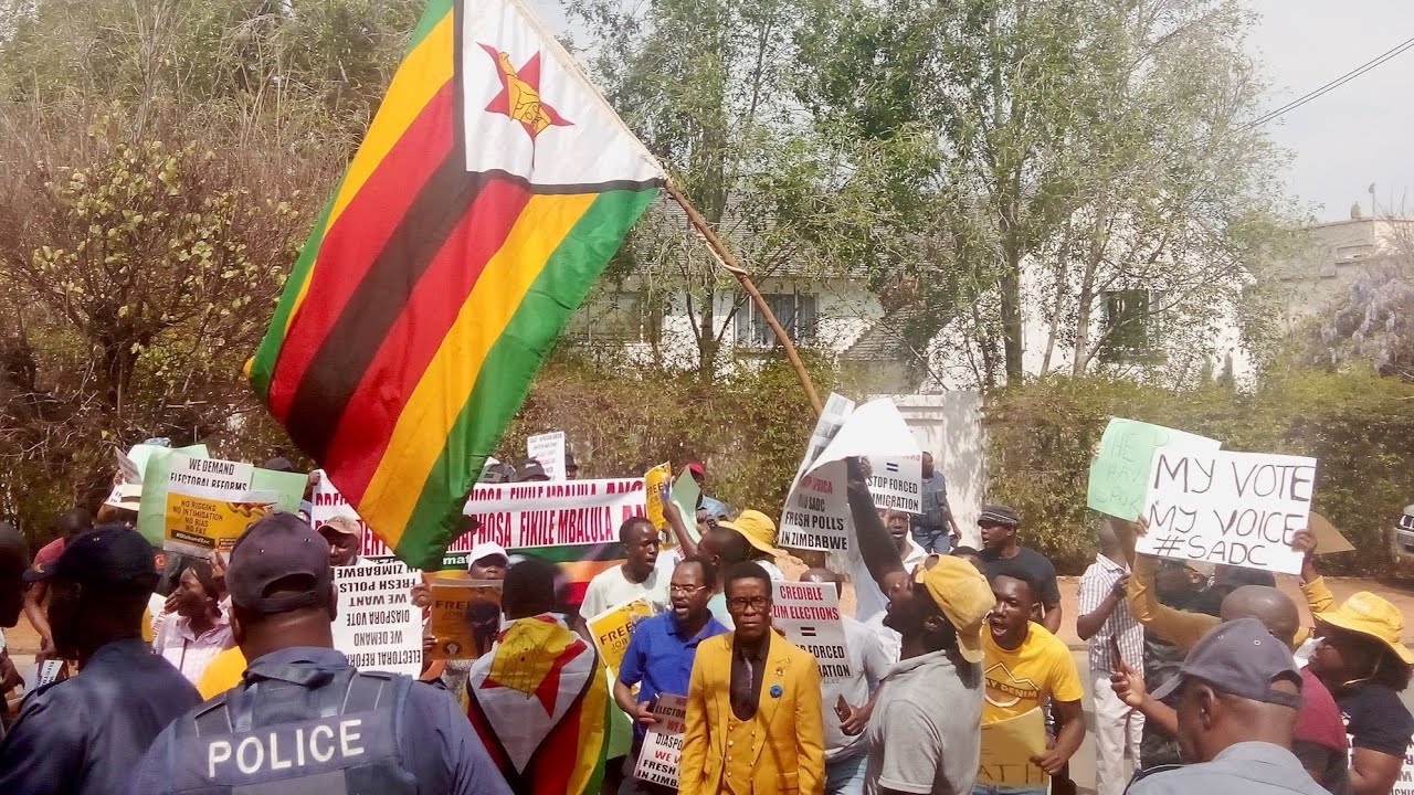 ЗАКРЫТИЕ ПОСОЛЬСТВА ЗИМБАБВЕ: Жители Зимбабве проводят протест против программы ED 2030 и жестоко...
