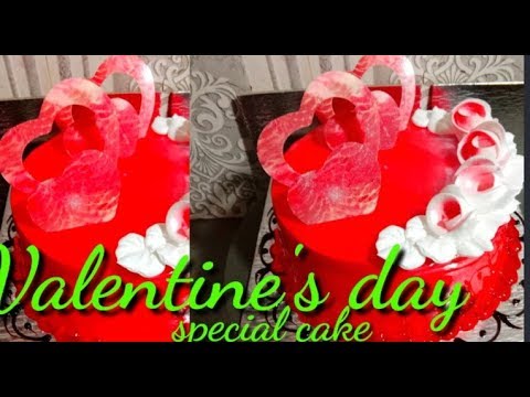 valentine's-day-chocolate-with-strawberry-heart-decoration-cake