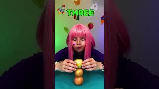 Let's build an apple tower 😮🍎 How many apples do you see? #forkids #preschool #learning