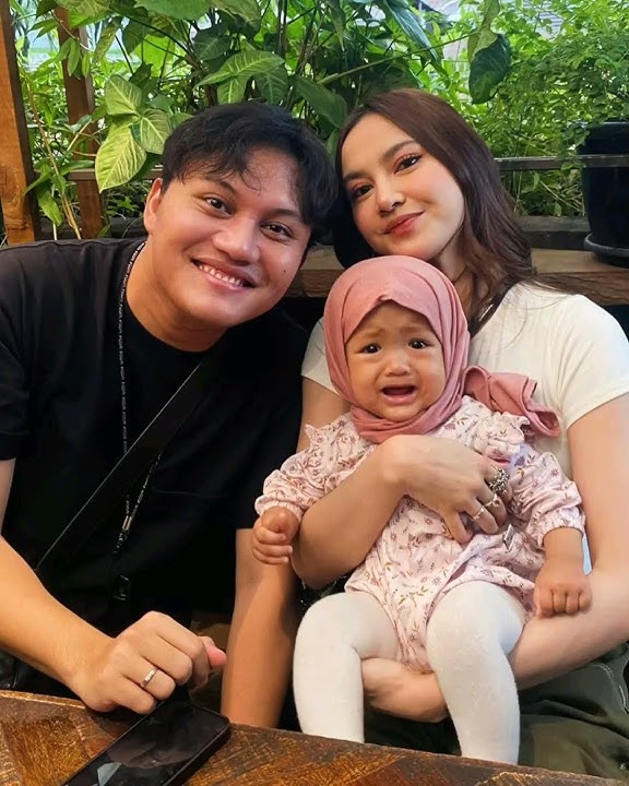 RIZKY FEBIAN DAN MAHALINI PERLIHATKAN WAJAH SELINA???