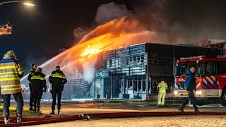 Grote brand in bedrijfspand Almere