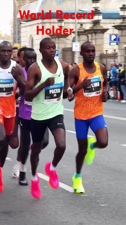 Leader group 2025 World Record Half Marathon Pace 2’40” km #theworldathletics