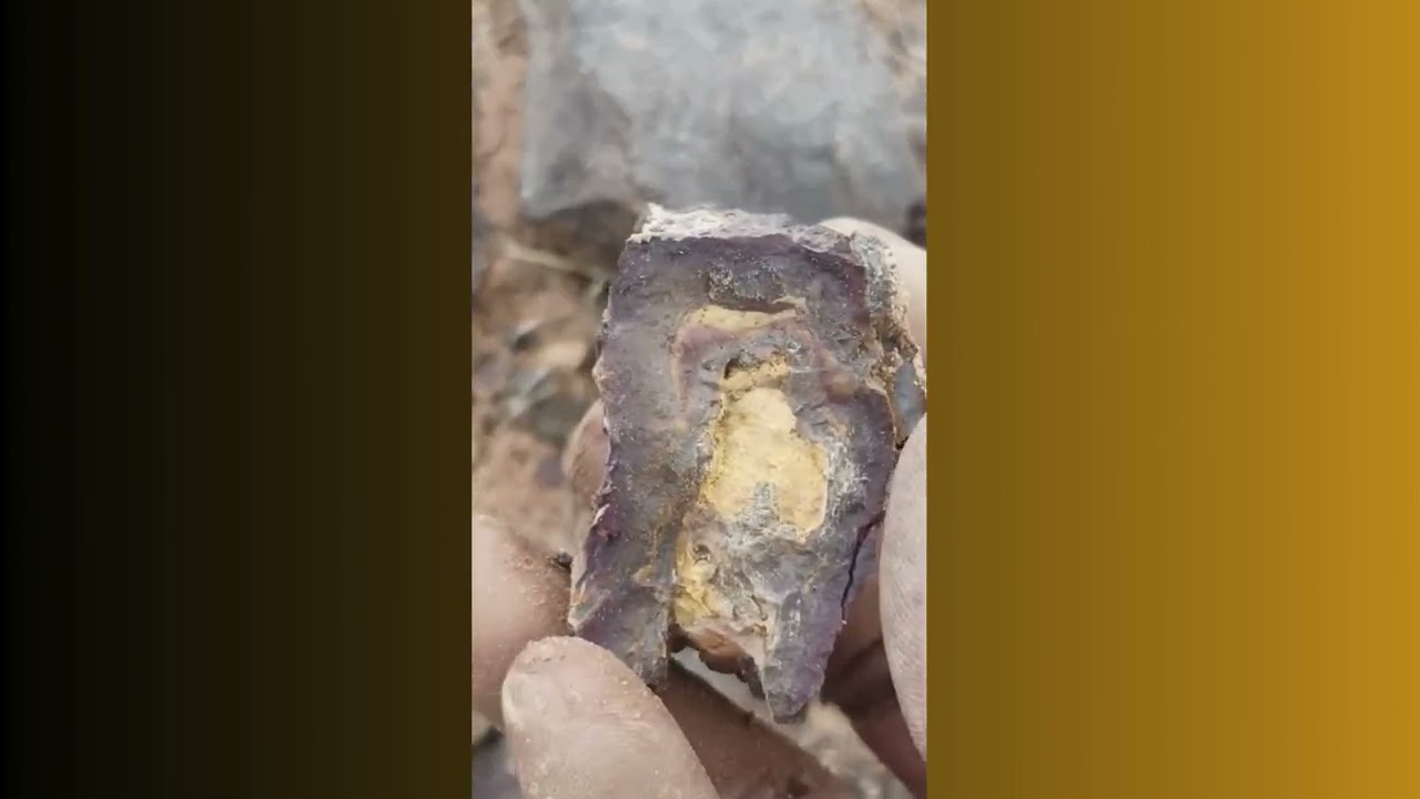 amazing rock hounding🔨 #rockhounding ⚒#youtubeshorts #crystalhunting #gems #nature(part2)