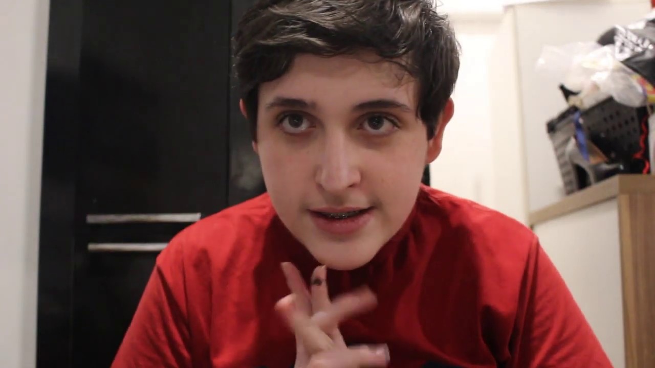 Fiz o meu próprio botão do YouTube - STRANGER BUTTON - YouTube