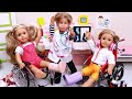 Friends brake legs at skating accident! Play Dolls Doctors story