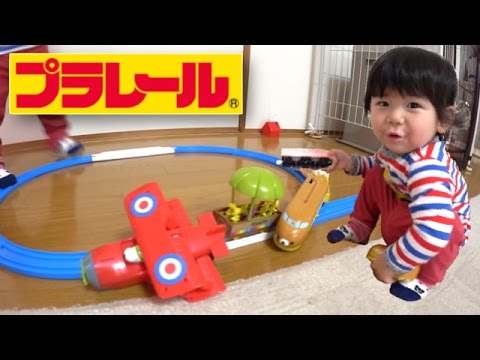 脱線させる男 スヌーピーとリラックマのプラレールで遊んでみた Youtube