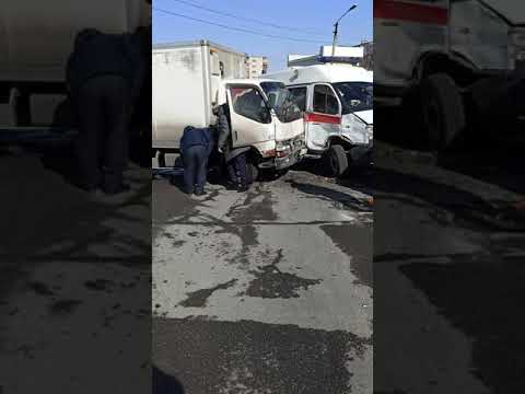 В Находке ДТП рядом с ТЦ Искра на перекрестке, напротив ТЦ Купеческий