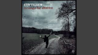 Video thumbnail of "Stiftelsen - En vampyr har alltid fest"