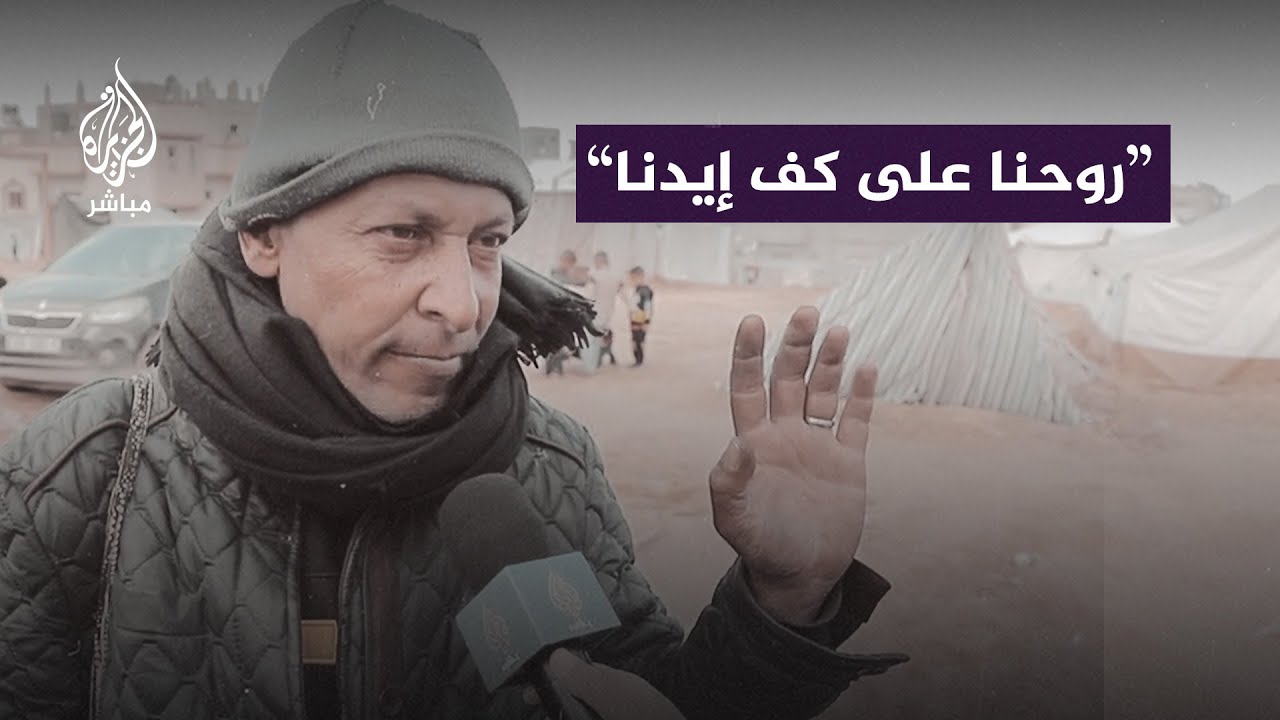 “روحنا على كف إيدنا”.. نازح في رفح يحمل نبتة في يده ليزرعها على قبره