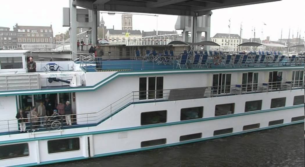 Brug opening - Stadbrug Kampen opening voor scheepvaart