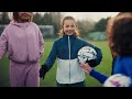 Découvrez le ballon collector aux couleurs des Defenseurs de l'Enfance // Decathlon
