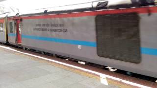 मुंबई लोकमान्य टिळक टर्मिनस - लखनऊ वातानुकूलित सुपरफास्ट 22121 Mumbai LTT - Lucknow AC SF Express मुंबई लोकमान्य टिळक टर्मिनस - लखनऊ वातानुकूलित सुपरफास्ट 22121 Mumbai LTT - Lucknow AC SF Express