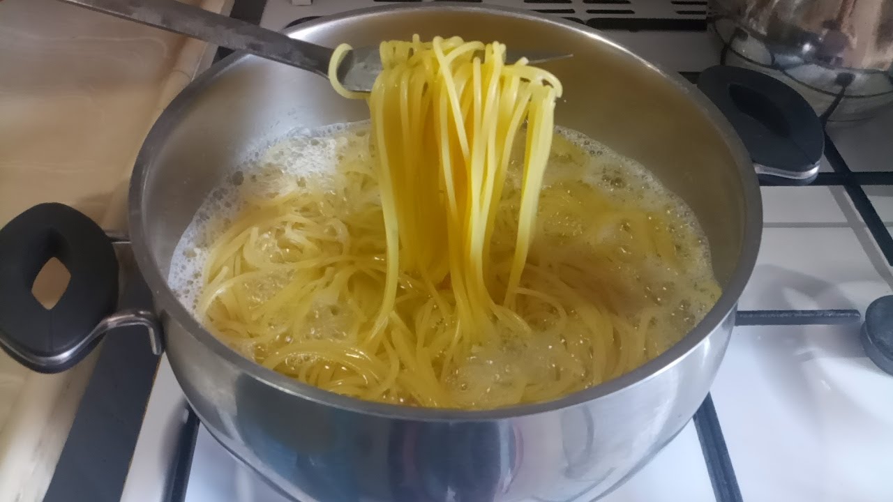 Yeni Yemek Yapmayı Öğrenenler Bu Tarifi Çok Sevecek! | Çok Pratik Salçalı Spagetti Tarifi