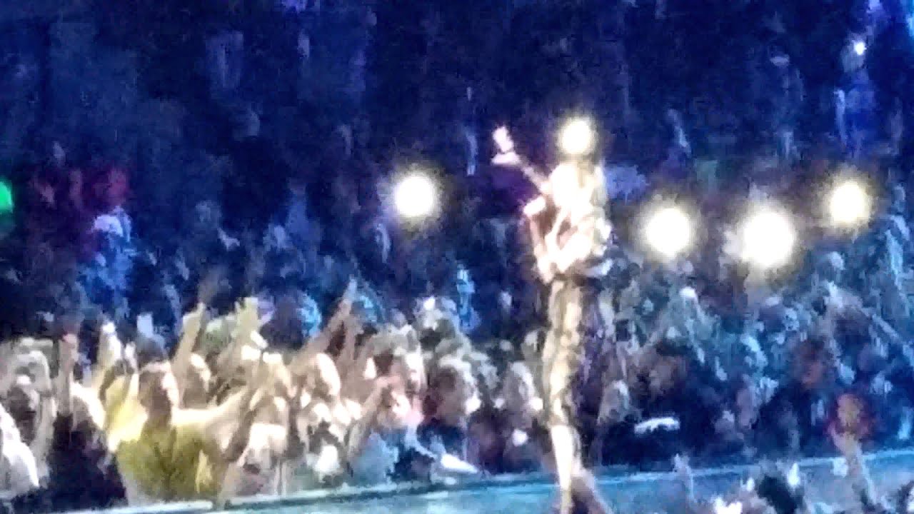Madonna Rebel Heart Tour Torino Like a Prayer 11/22/2015 italy - YouTube