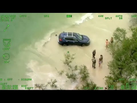 فيديو: امرأة تحت تأثير الكحول تقتحم بسيارتها شاطئا مكتظا في فلوريدا
