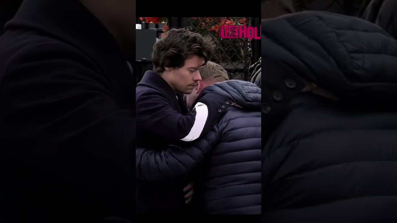 This Hug Looks So Comfy Harrystyles Onedirection 1d Jamescorden