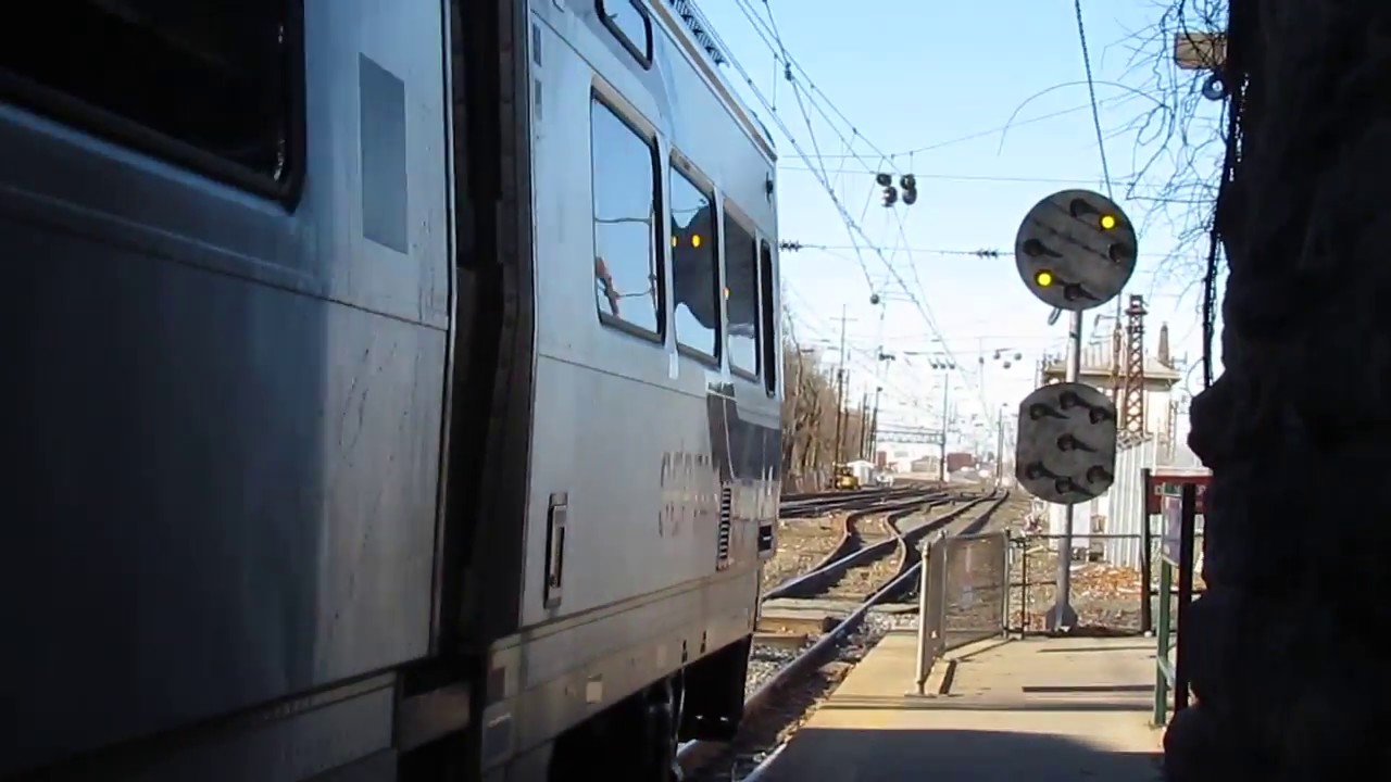 SEPTA Westbound R5 Passes Temp Signal at PAOLI - YouTube