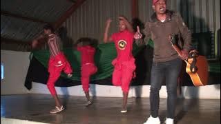 Gadla Nxumalo eshaya ingoma emnandii olundi Isethembiso