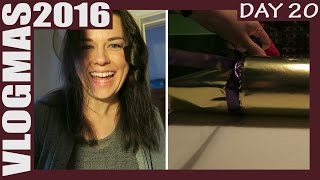 HAIR CURLING &amp; PRESENT WRAPPING * DAY 20 VLOGMAS 2016