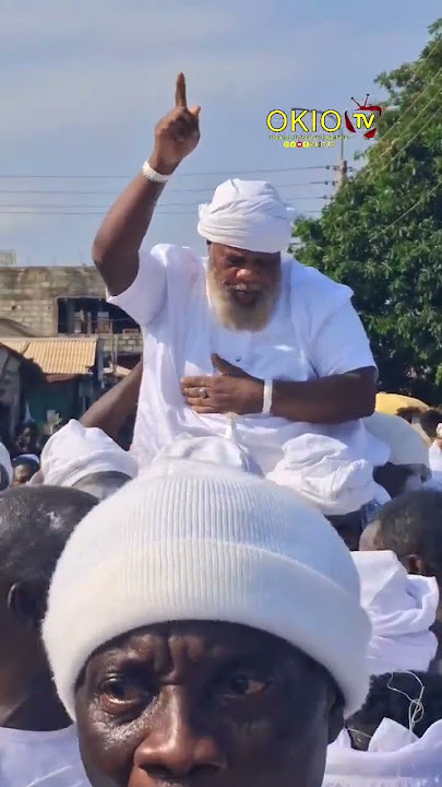 Nuumo Gborbu Wulomo Shitse riding on shoulders as Overlord of Ga-Dangbe at Gbɛjee Jufor Kusum
